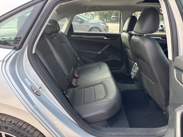 Used 2020 Volkswagen Passat 2.0T R-Line image 8