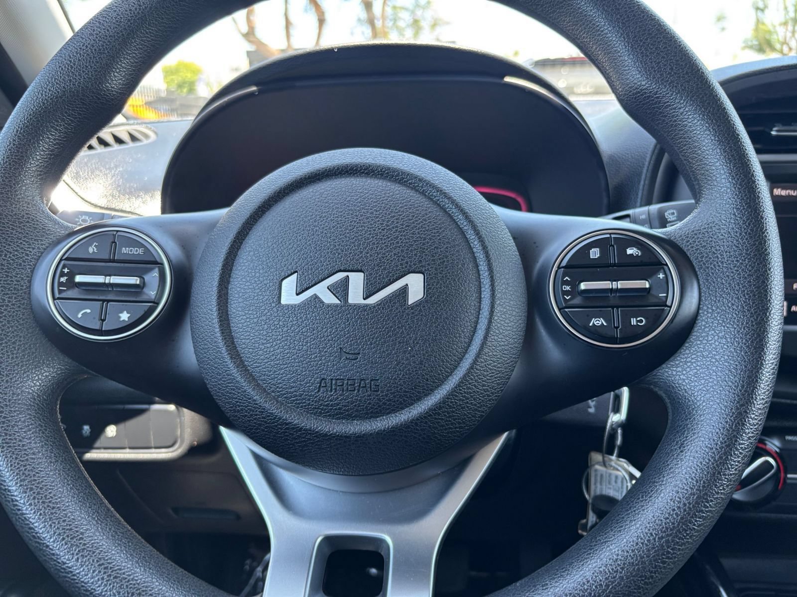 Used 2025 Kia Soul LX w/ LX Technology Package FWD image 28