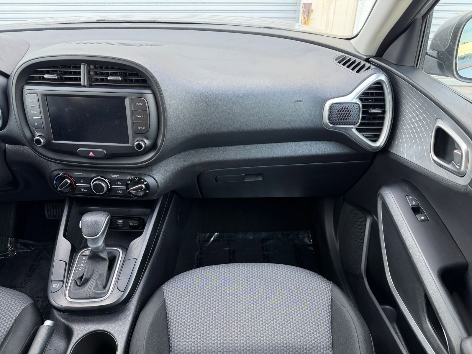 Used 2025 Kia Soul LX w/ LX Technology Package FWD image 33