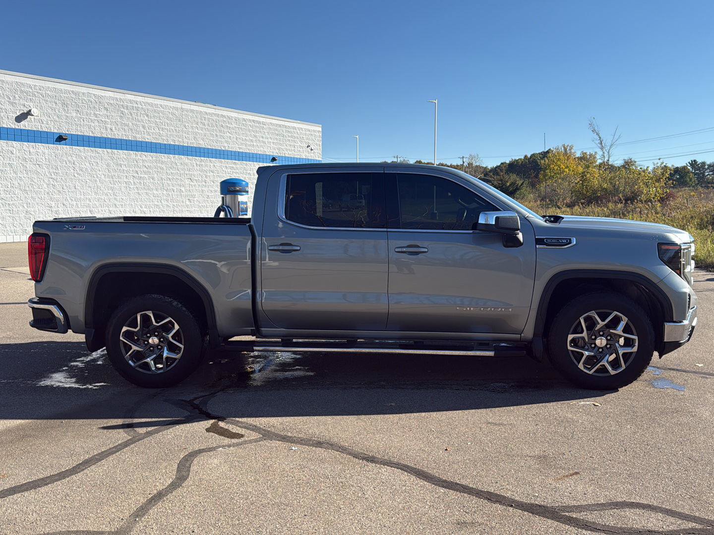 Used 2025 GMC Sierra 1500 SLE AWD/4WD image 9