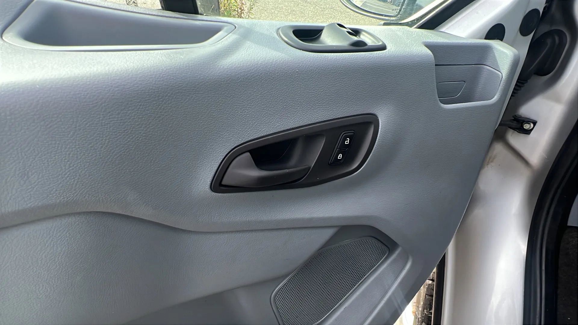 Used 2018 Ford Transit 350 XLT image 23