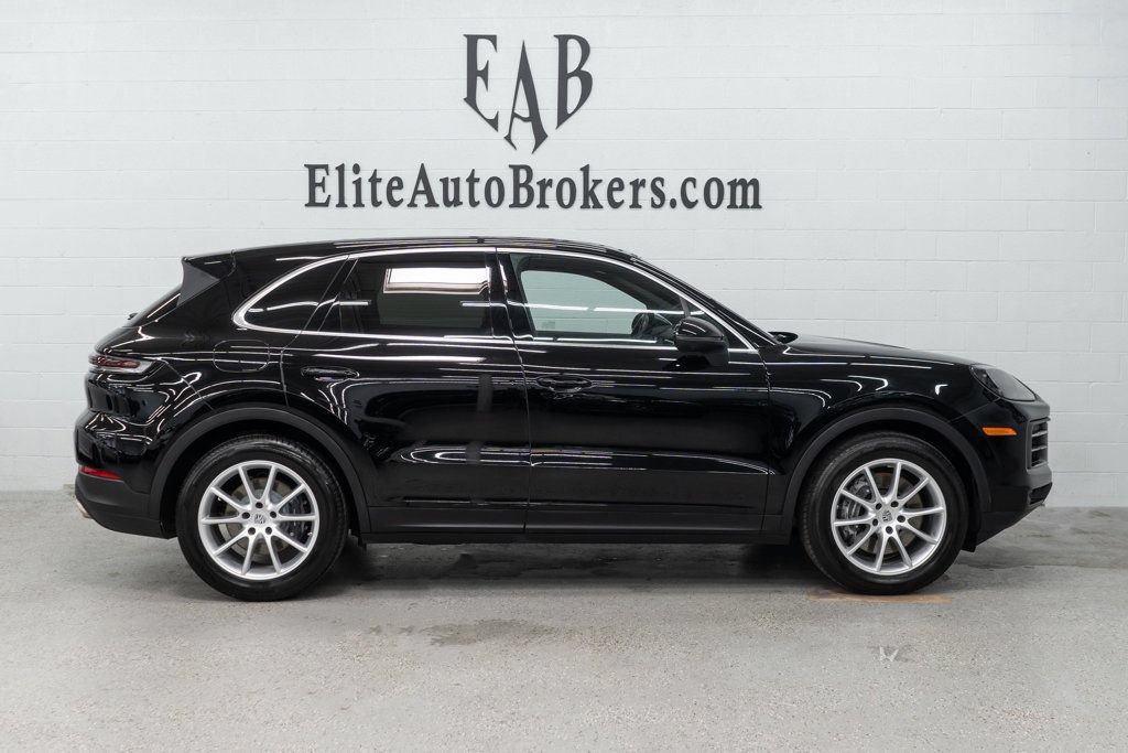 Used 2024 Porsche Cayenne AWD/4WD image 5