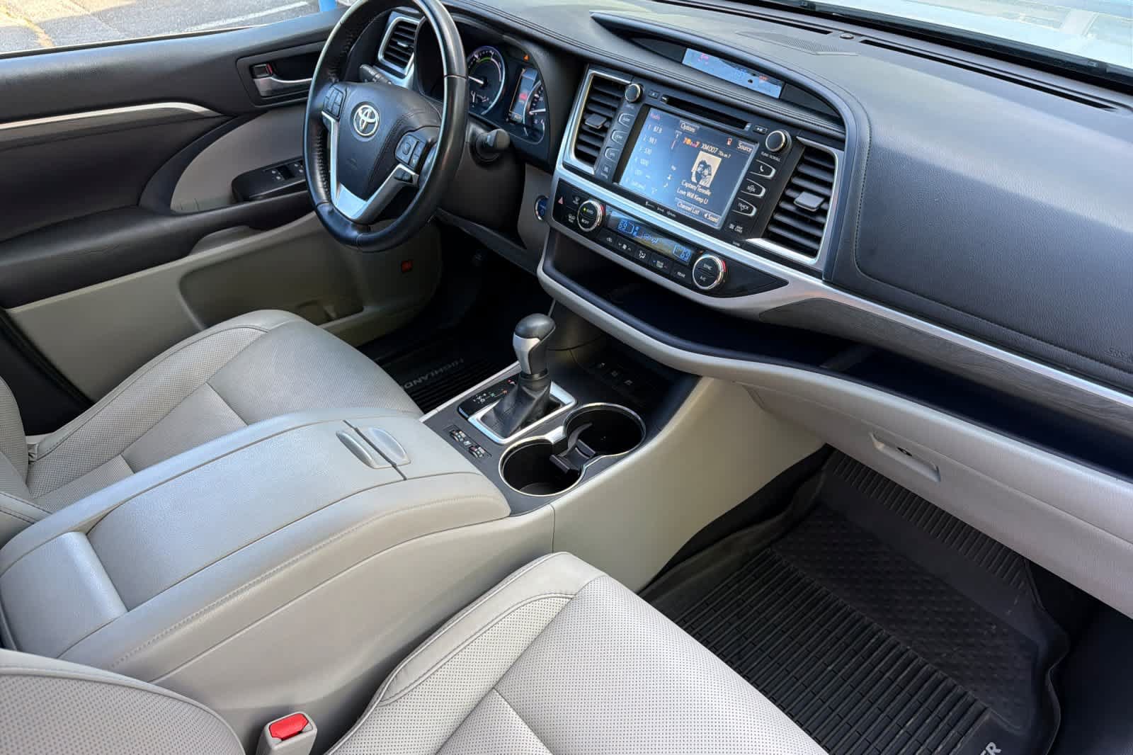 Used 2017 Toyota Highlander Limited AWD/4WD image 19