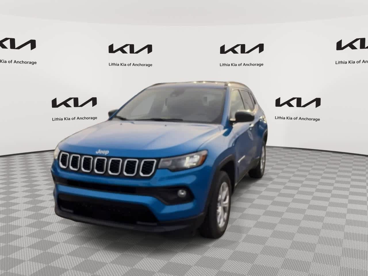 Used 2024 Jeep Compass Latitude AWD/4WD image 4