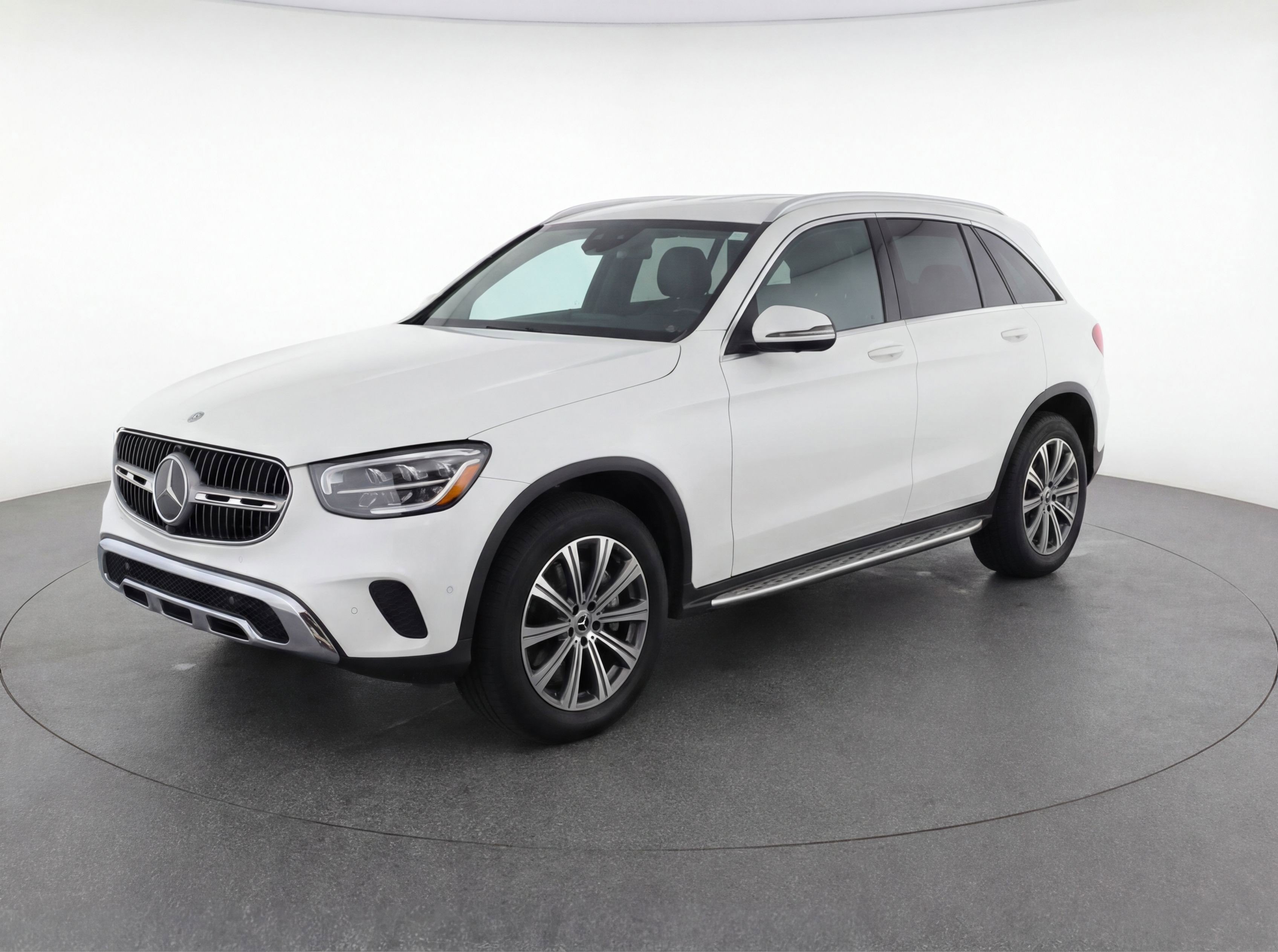 Used 2024 Mercedes-Benz GLC 300 4MATIC image 3