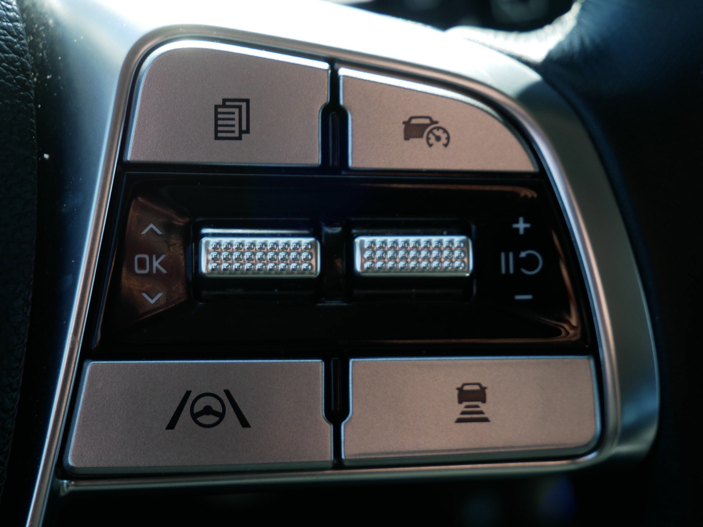 Used 2023 Kia Telluride EX w/ EX Captain's Chair Package image 29