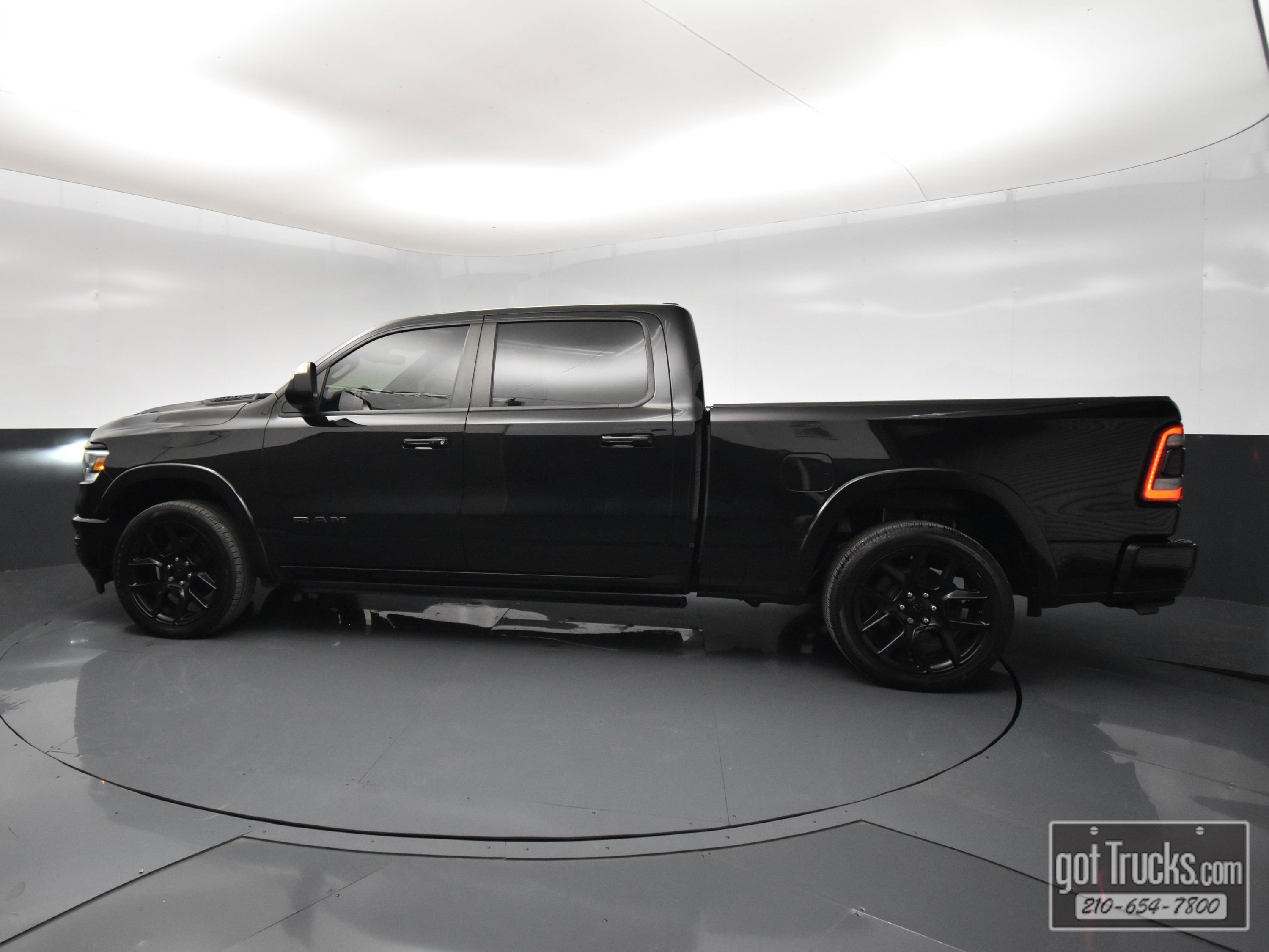 Used 2022 RAM 1500 Laramie AWD/4WD image 3