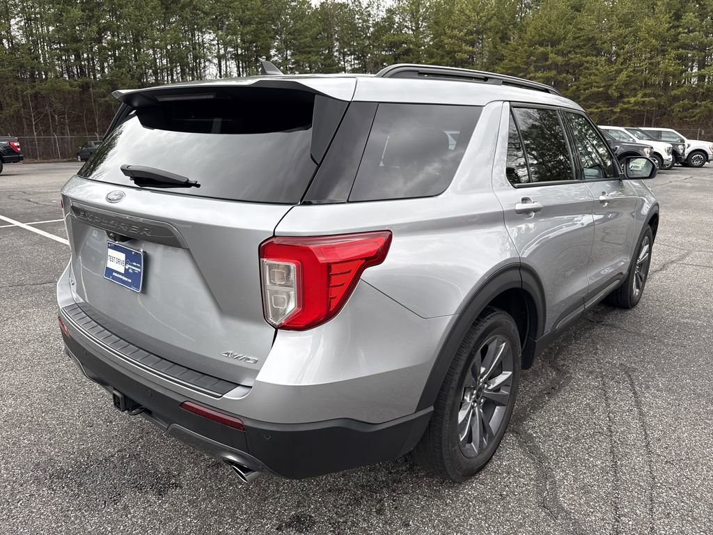 Used 2022 Ford Explorer XLT w/ Equipment Group 202A image 7