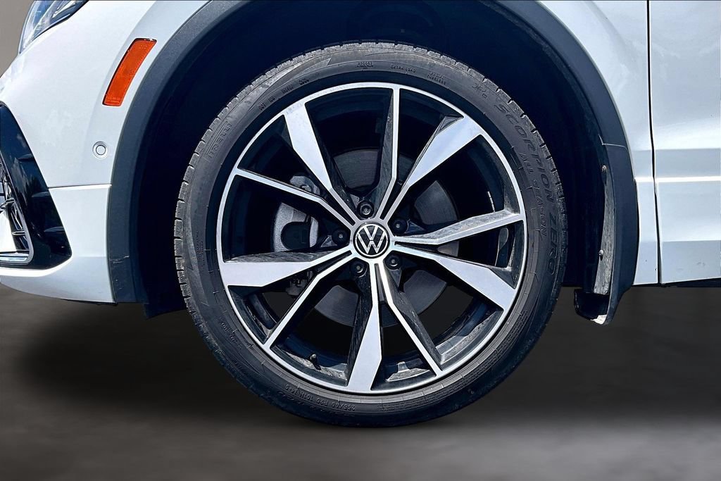Used 2024 Volkswagen Tiguan SEL R-Line AWD/4WD image 9