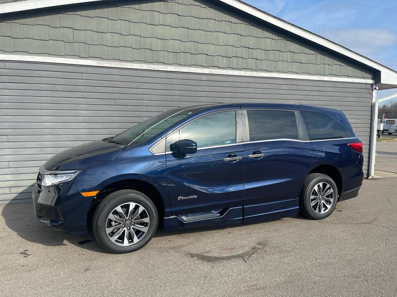 Used 2023 Honda Odyssey EX-L image 5