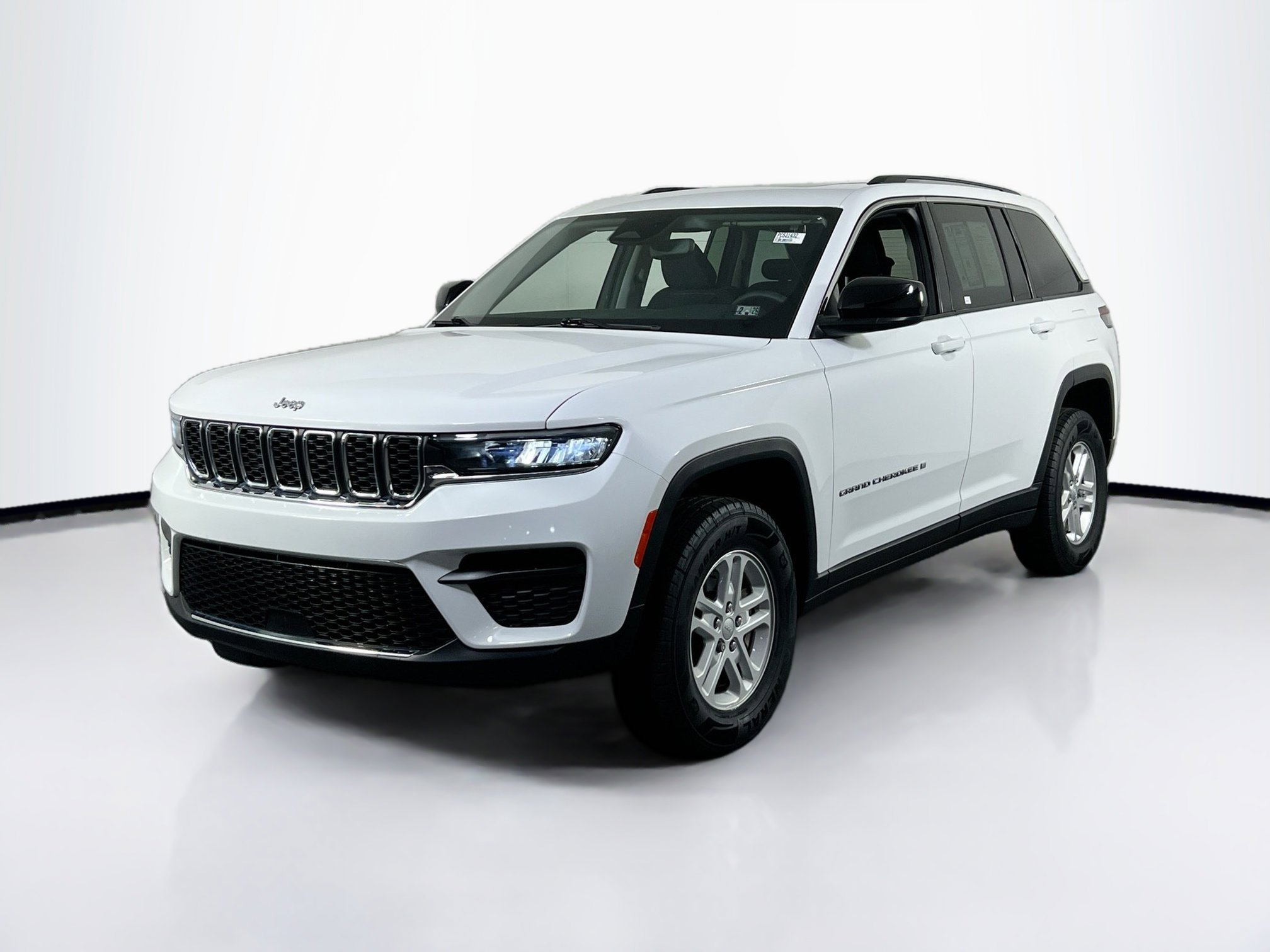 Used 2023 Jeep Grand Cherokee Laredo w/ Luxury Tech Group I image 1