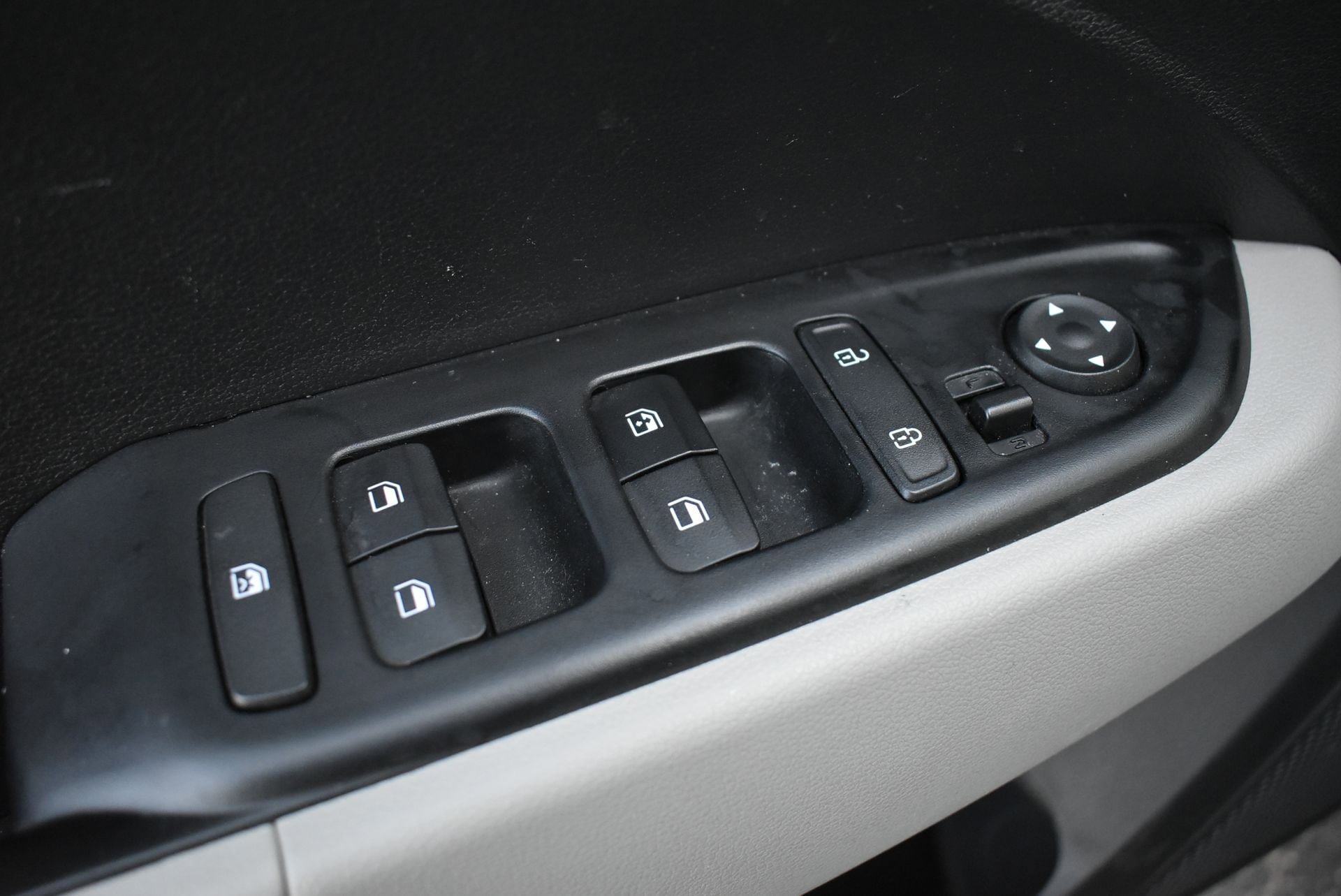 Used 2025 Hyundai Venue SEL FWD image 13