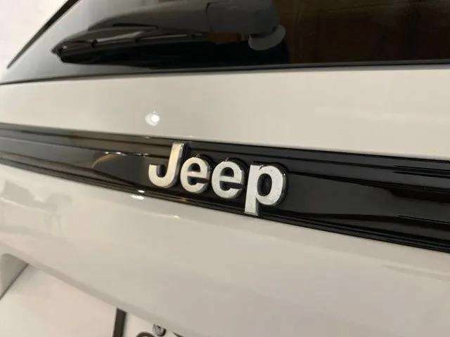 Used 2024 Jeep Grand Cherokee Laredo RWD image 95
