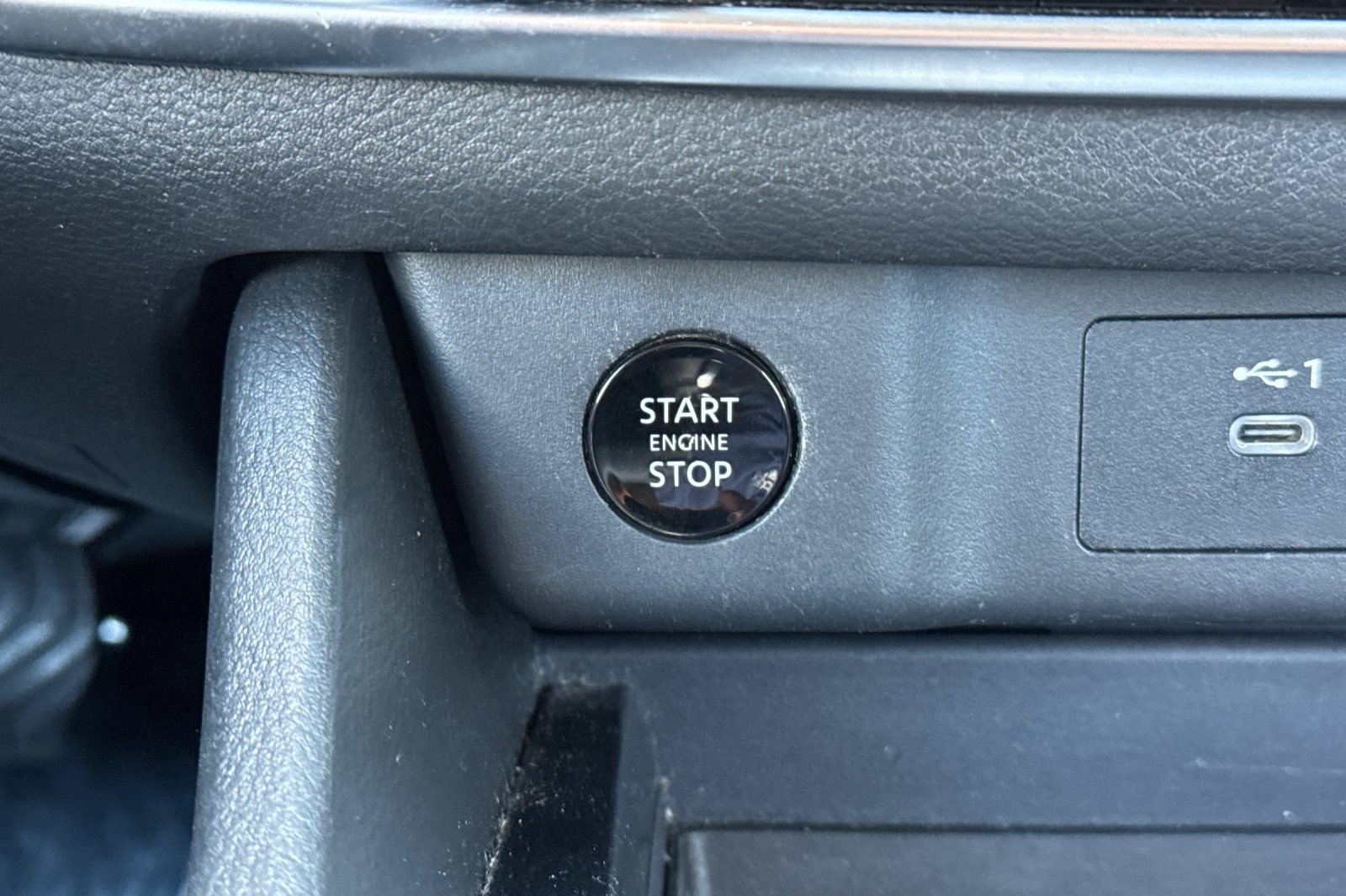 Used 2024 Nissan Rogue SV FWD image 28