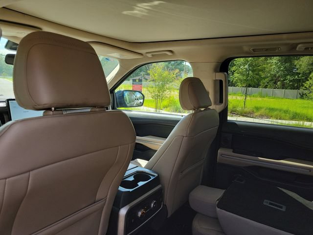 Used 2024 Ford Expedition Limited RWD image 14