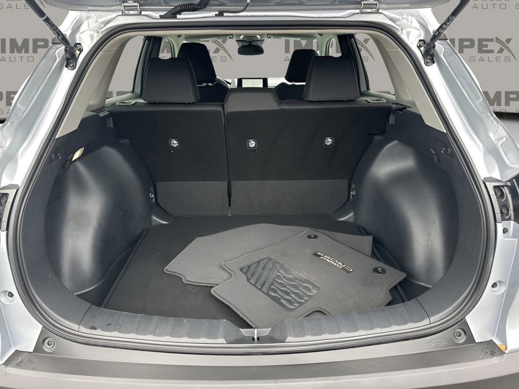 Used 2025 Toyota Corolla Cross LE image 25