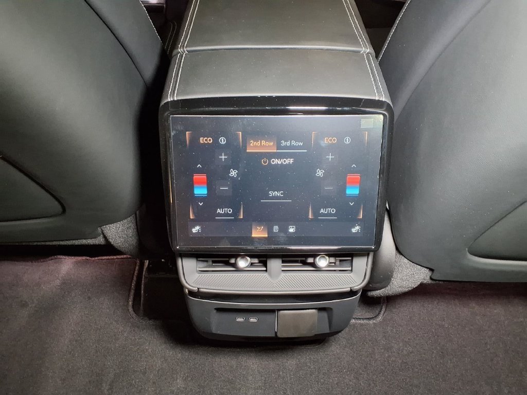 New 2027 Cadillac Vistiq Luxury AWD/4WD image 13
