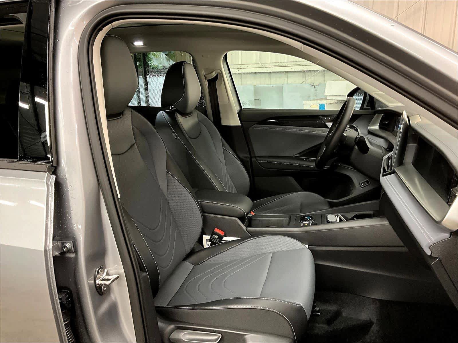 New 2026 Volkswagen Tiguan SE image 31