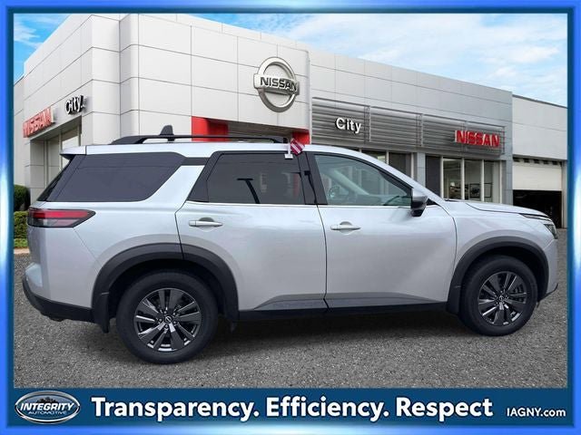 Used 2022 Nissan Pathfinder SV AWD/4WD image 5