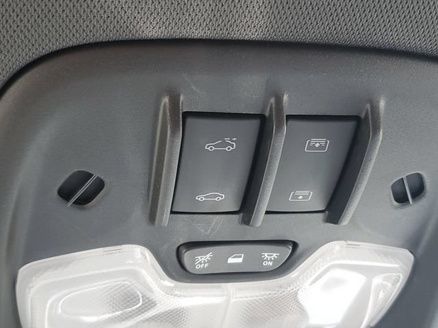 Used 2023 Chevrolet TrailBlazer ACTIV w/ Sun and Liftgate Package AWD/4WD image 33