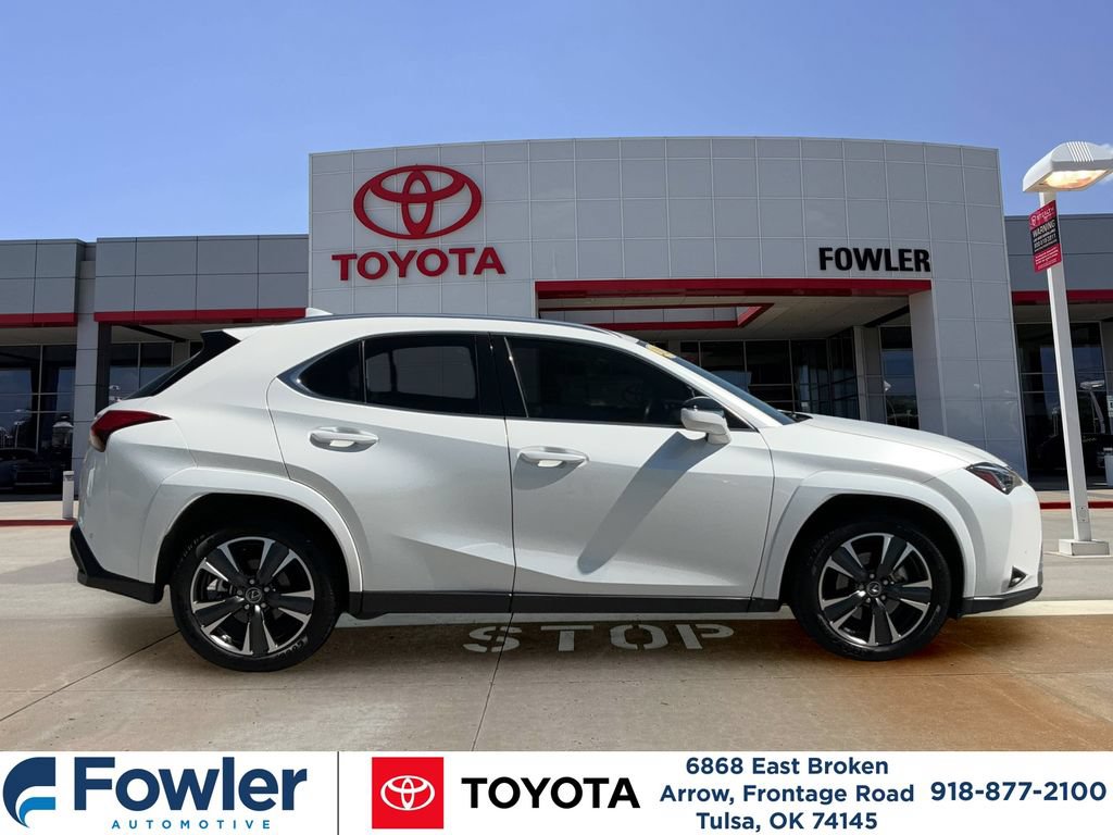 Used 2022 Lexus UX 200 w/ Premium Package FWD image 6