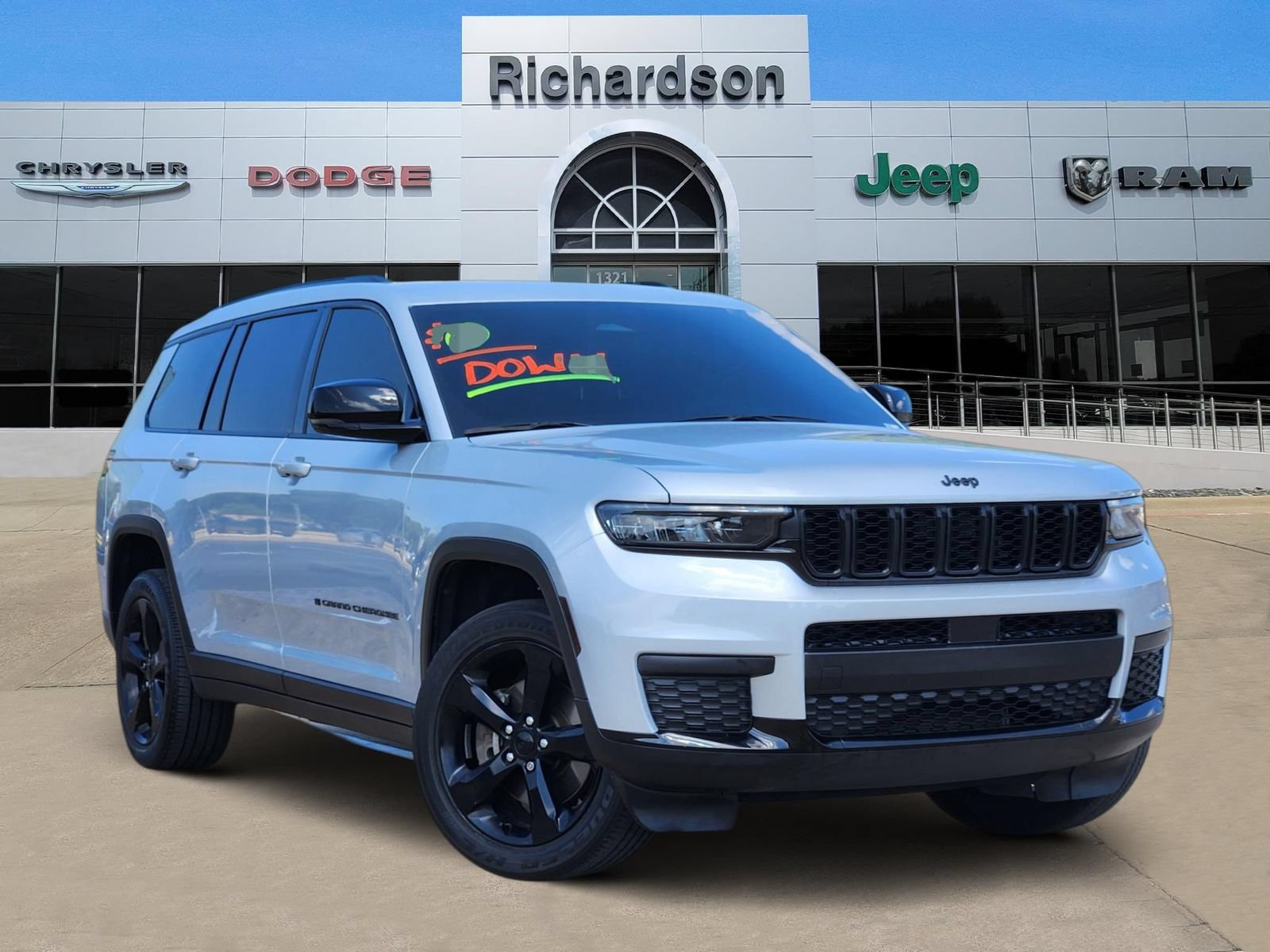 Used 2024 Jeep Grand Cherokee L Laredo AWD/4WD image 1