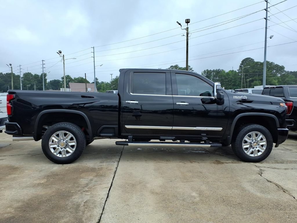 Used 2024 Chevrolet Silverado 2500 High Country w/ High Country Premium Package AWD/4WD image 8