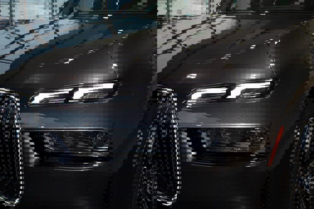 Used 2025 BMW i7 eDrive50 w/ Premium Package image 8