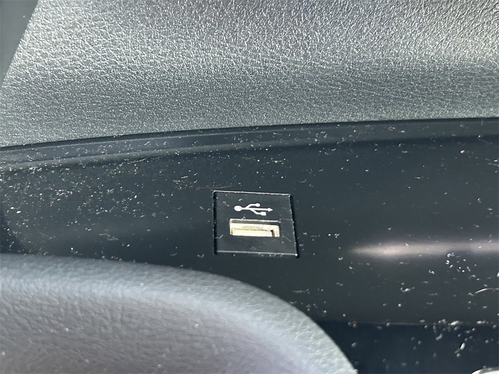 Used 2025 Toyota Sienna XSE image 27