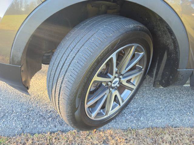 Used 2015 Ford Explorer XLT w/ Equipment Group 202A AWD/4WD image 9