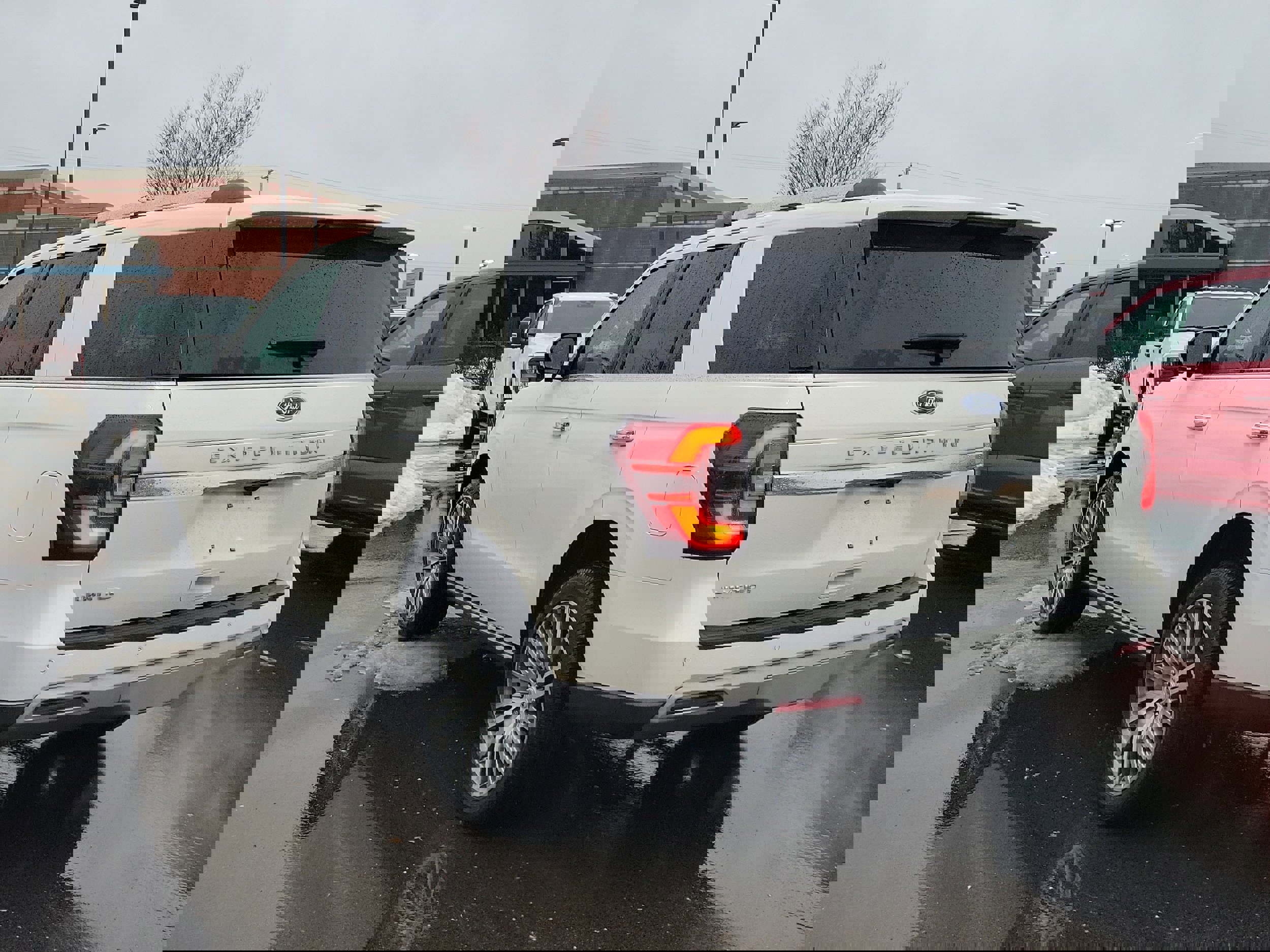 Certified 2023 Ford Expedition Limited image 3