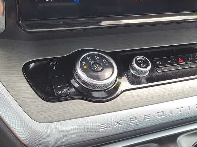 Certified 2025 Ford Expedition Platinum image 34