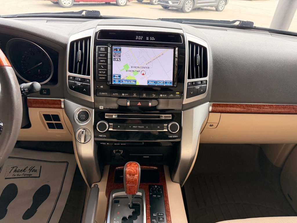 Used 2015 Toyota Land Cruiser image 25