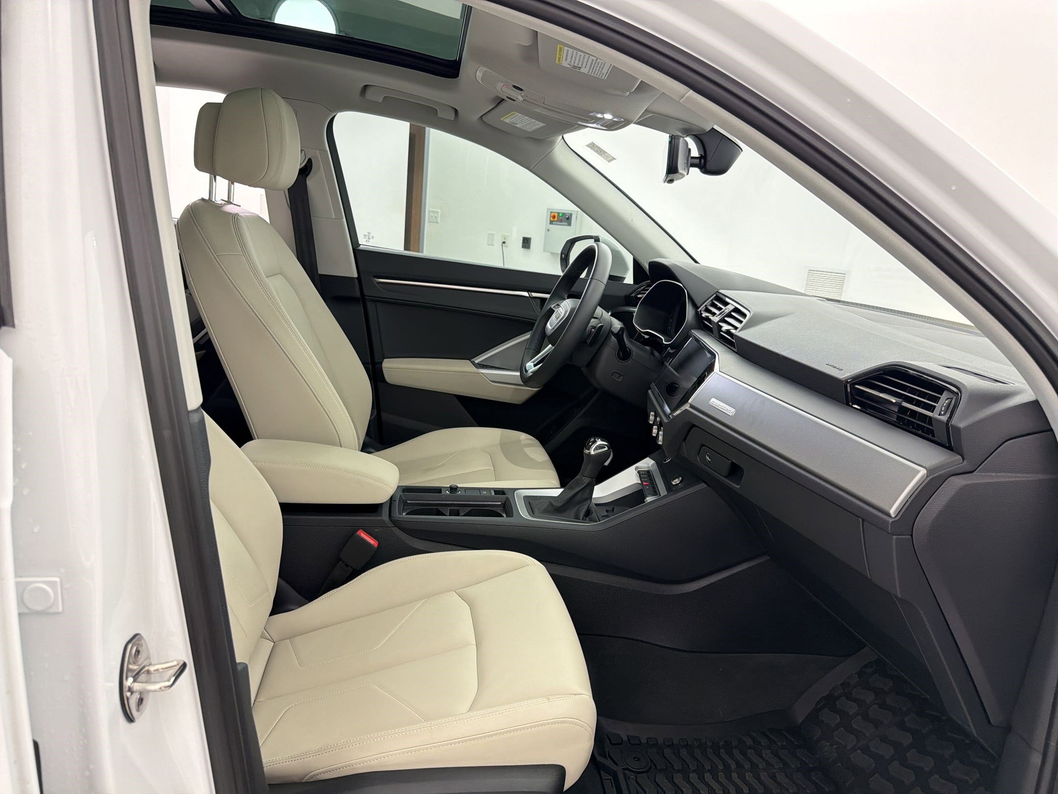 Certified 2025 Audi Q3 2.0T Premium w/ Convenience Package image 30