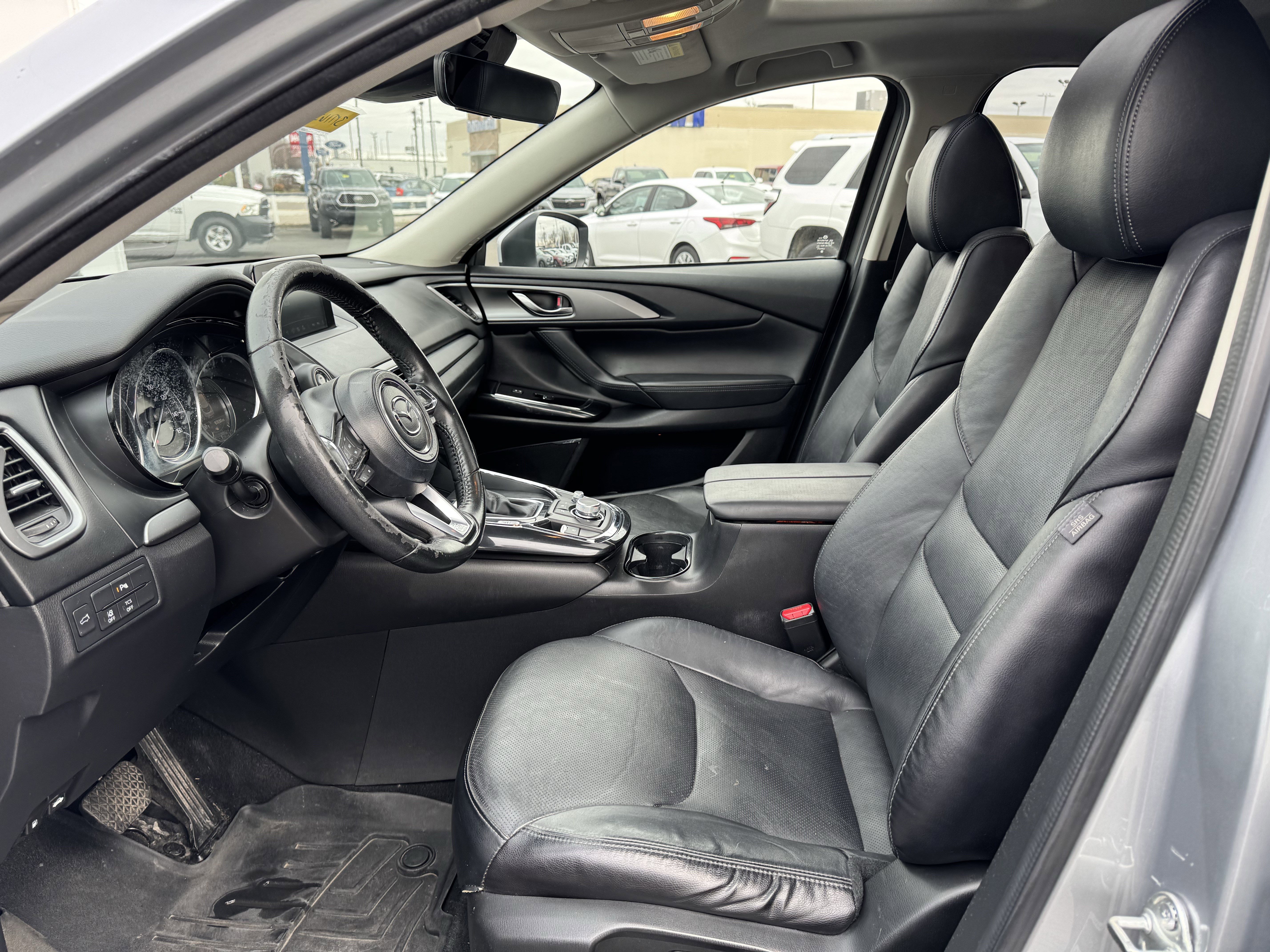 Used 2019 MAZDA CX-9 Touring w/ Touring Premium Package image 4