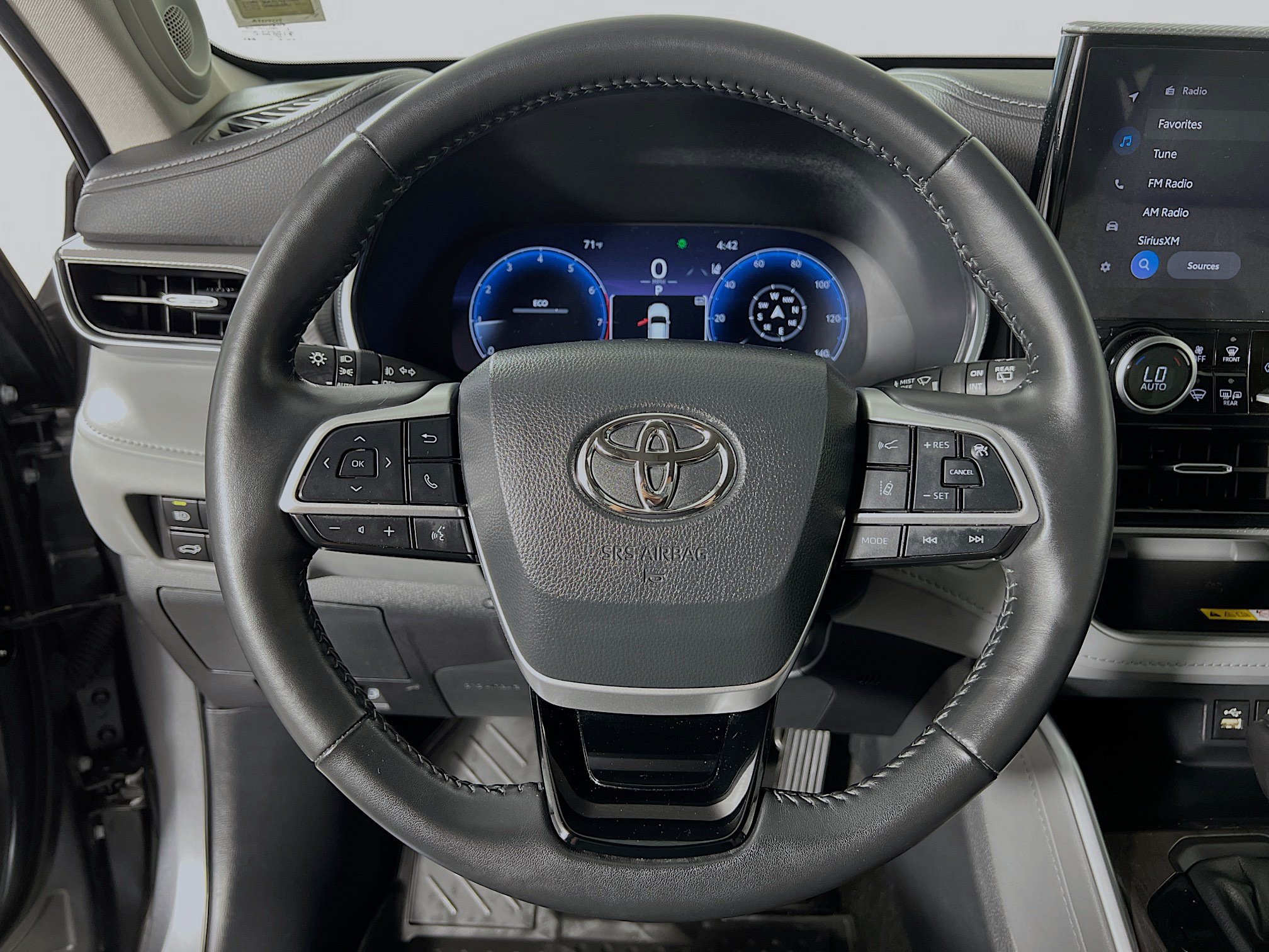 Certified 2023 Toyota Highlander Platinum AWD/4WD image 12