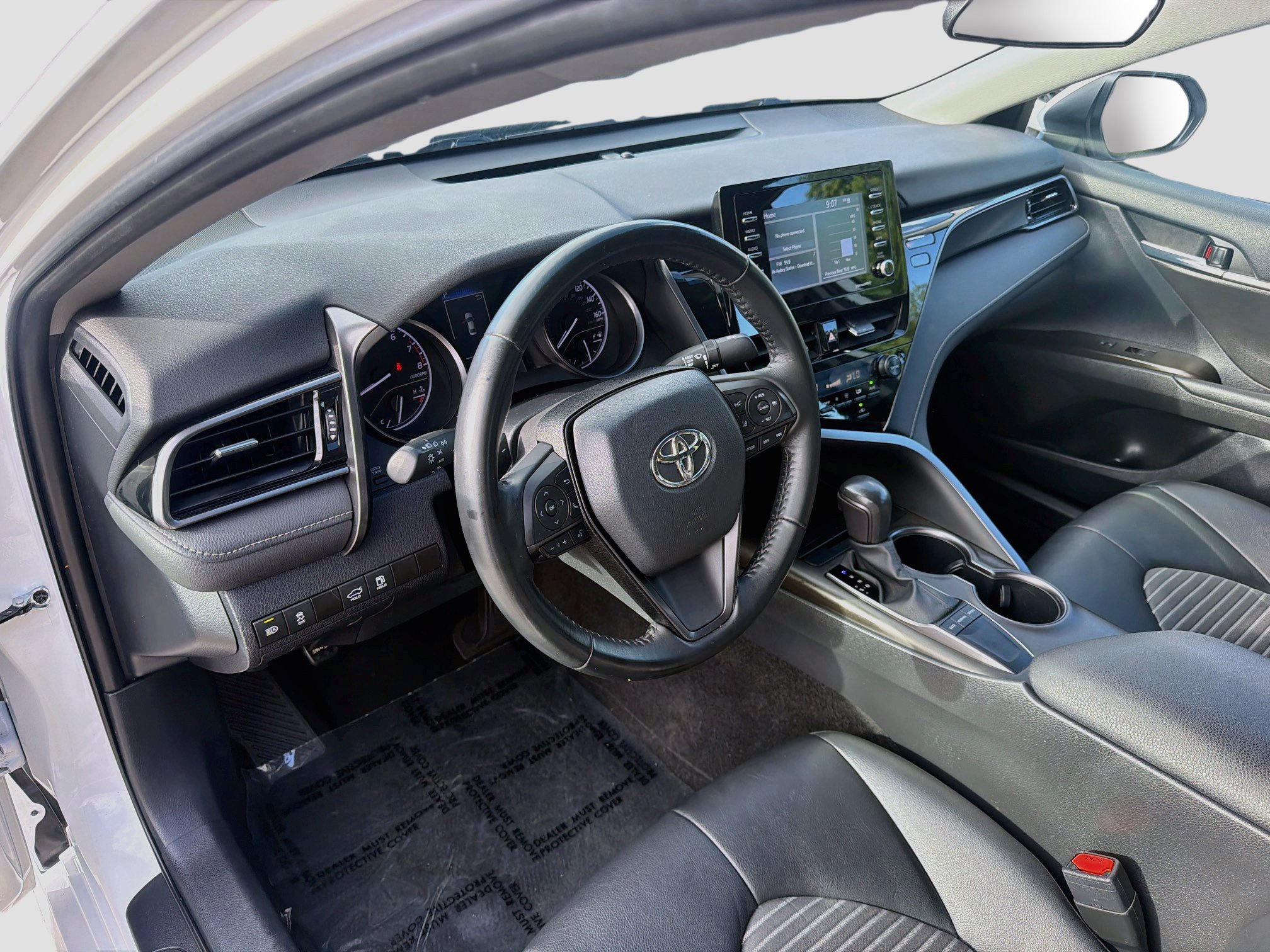 Used 2023 Toyota Camry SE FWD image 9