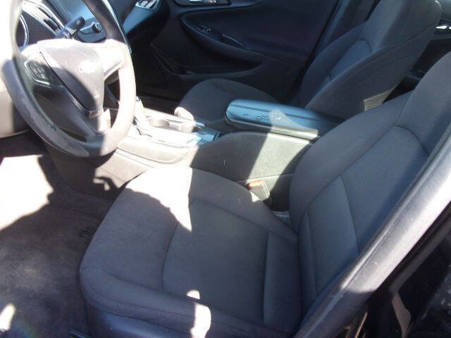 Used 2017 Chevrolet Malibu LT image 10