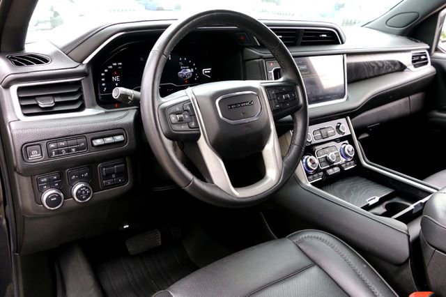 Used 2022 GMC Yukon Denali w/ Denali Premium Package image 9