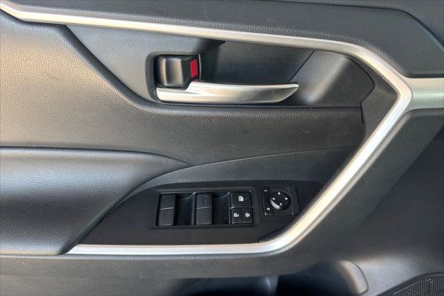 Certified 2019 Toyota RAV4 XLE w/ Convenience Package AWD/4WD image 12