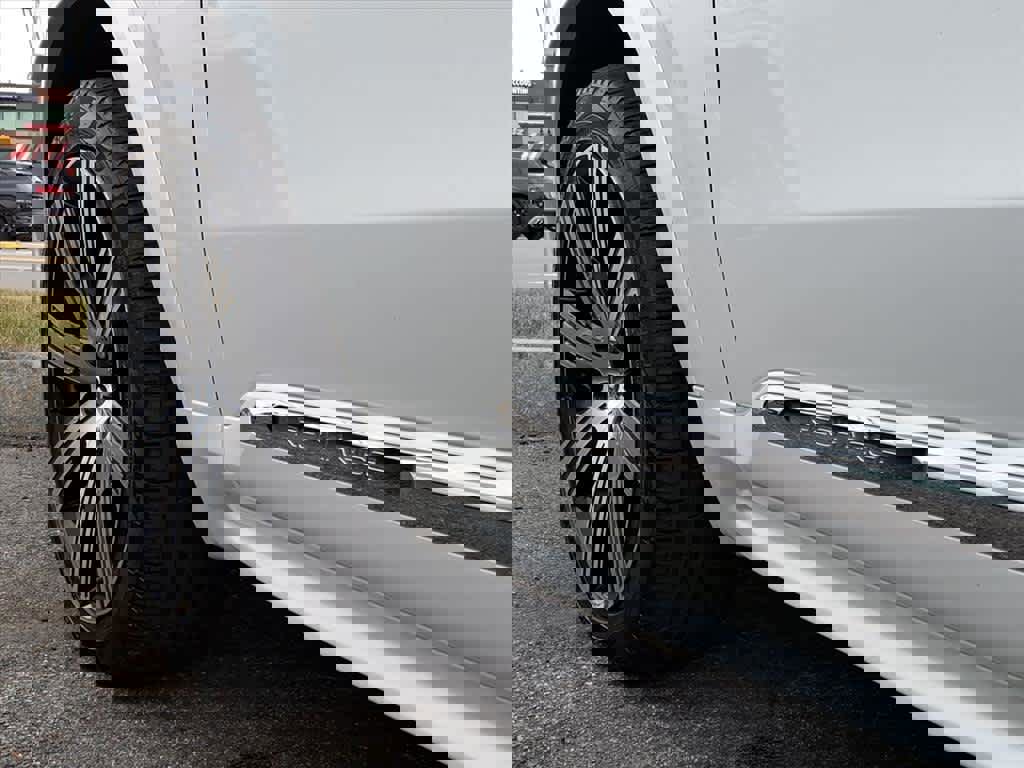 Used 2024 Volvo XC90 T8 Plus image 19