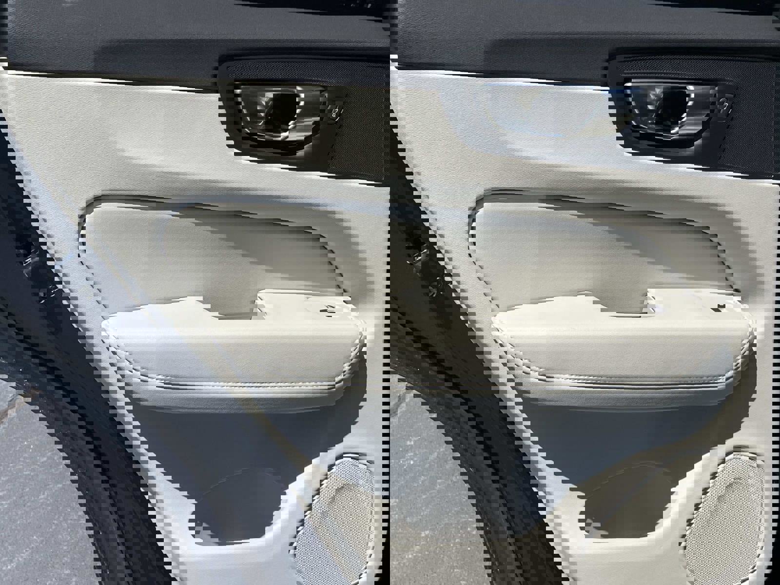 Used 2024 Volvo XC60 B5 Core w/ Protection Package Premier AWD/4WD image 11