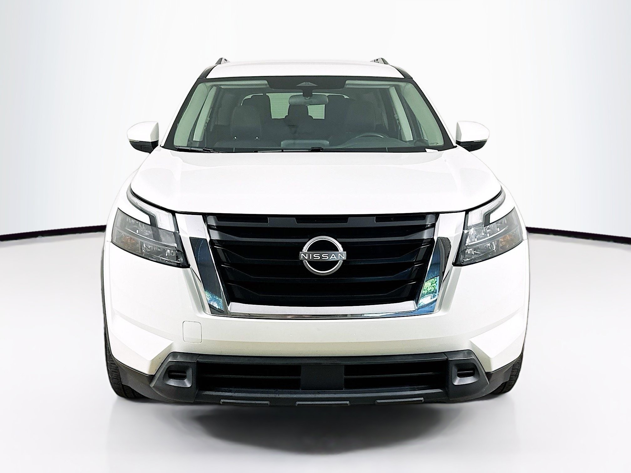 Used 2023 Nissan Pathfinder SV AWD/4WD image 2