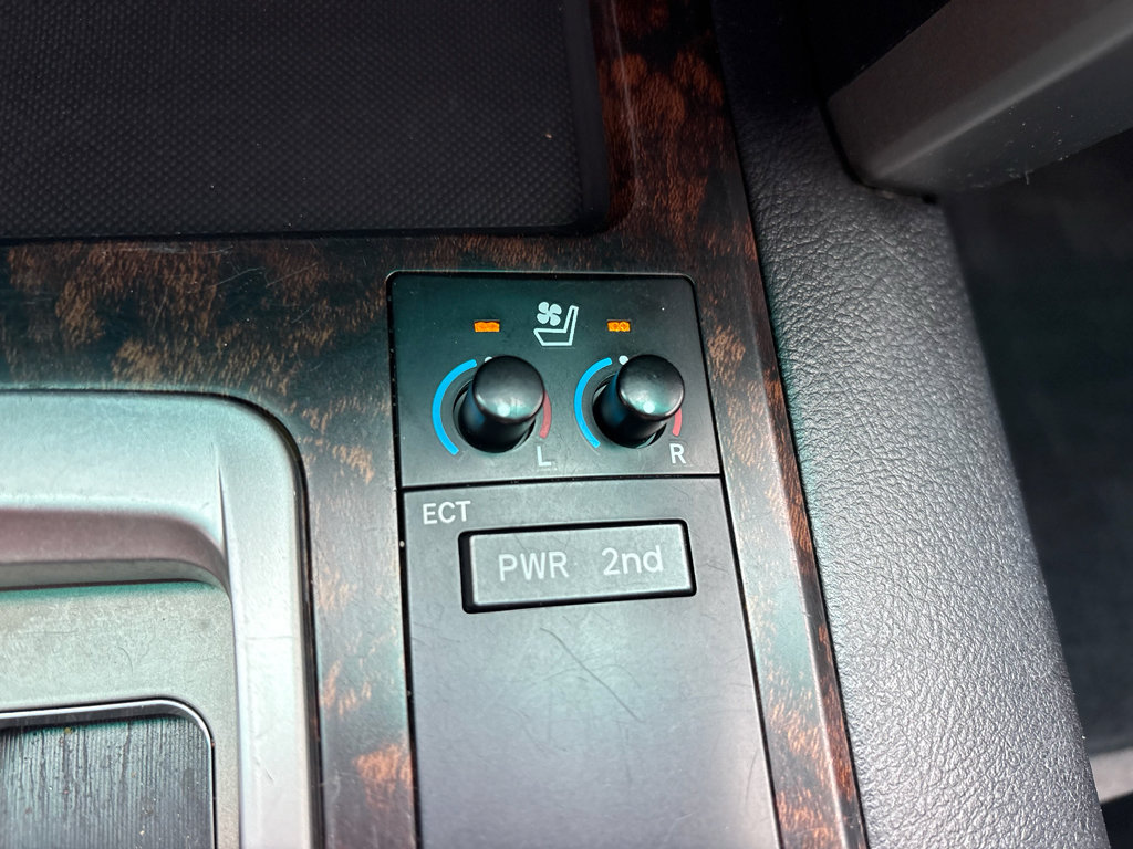 Used 2015 Toyota Land Cruiser AWD/4WD image 24