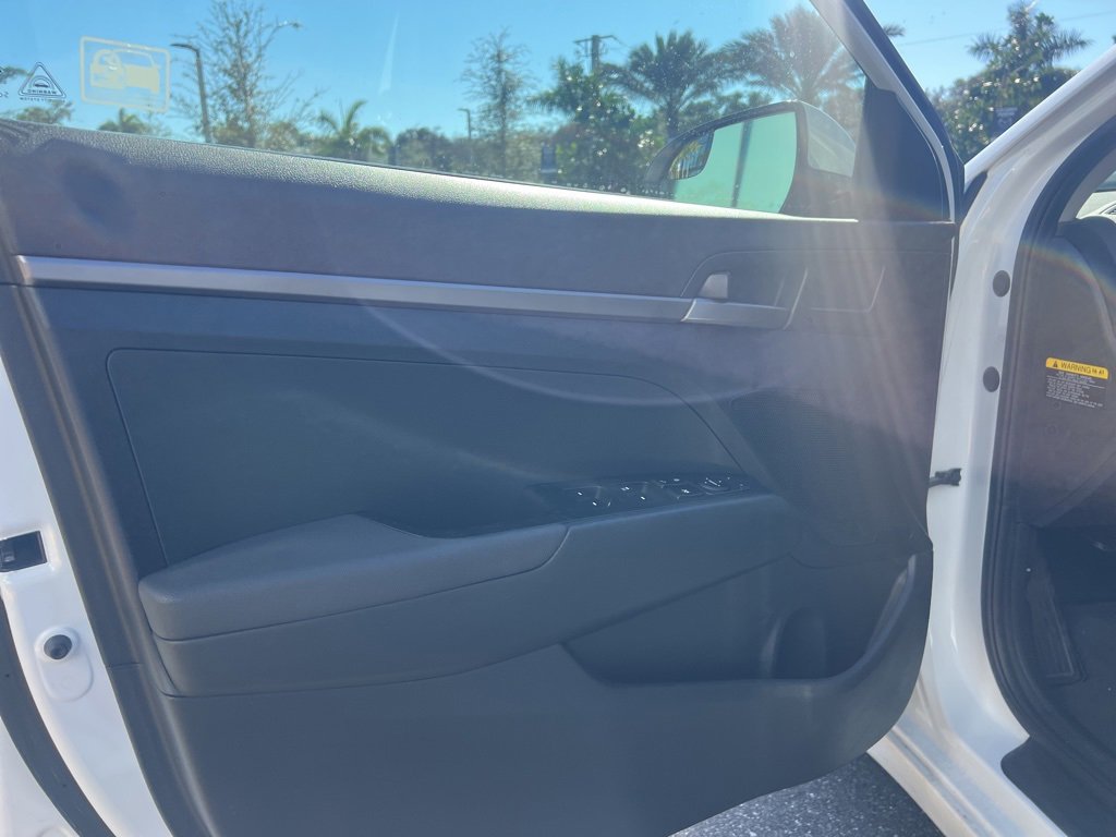 Used 2018 Hyundai Elantra SE image 24