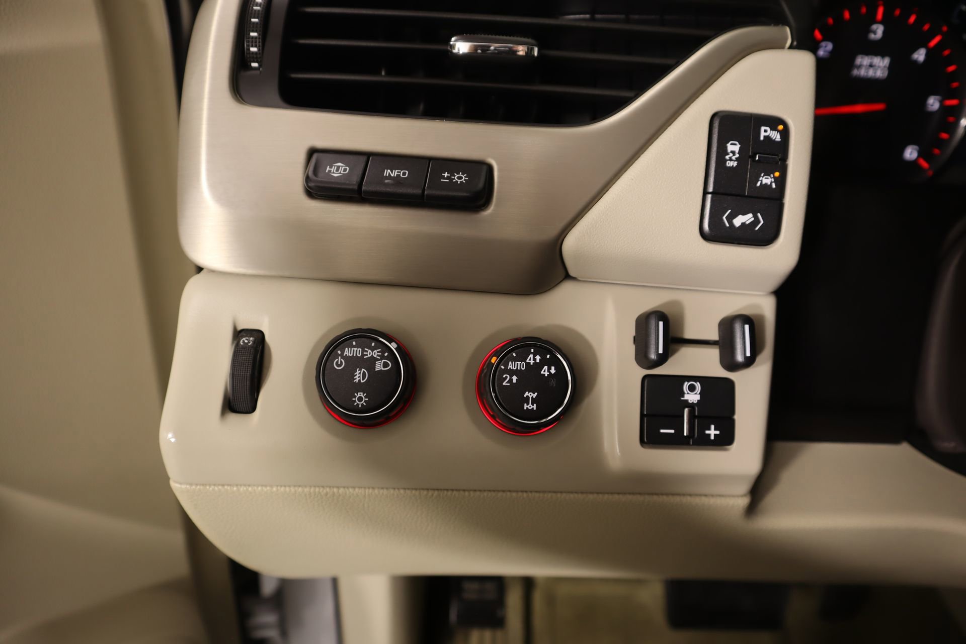 Used 2016 GMC Yukon Denali w/ Open Road Package image 9