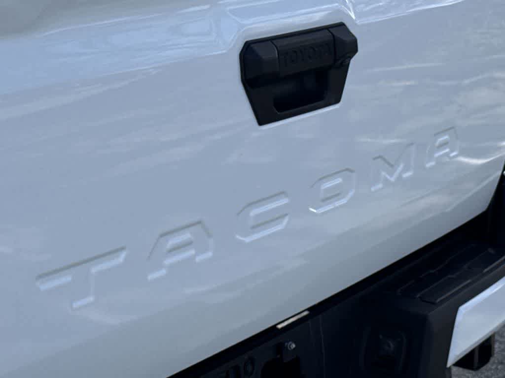 Used 2024 Toyota Tacoma SR5 AWD/4WD image 10