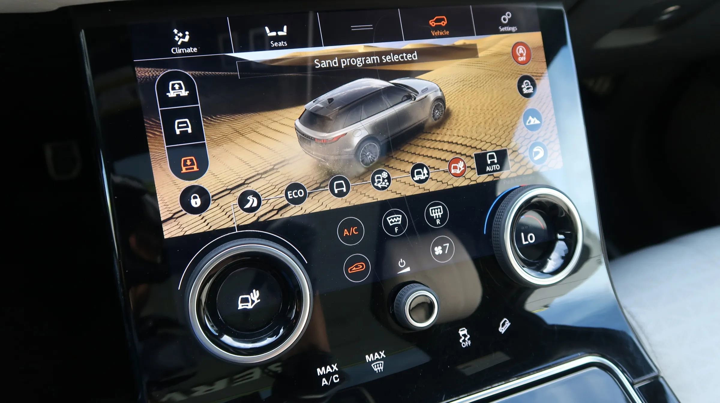 Used 2018 Land Rover Range Rover Velar image 33