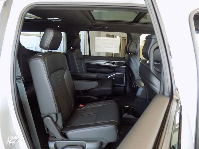 New 2026 Jeep Grand Wagoneer 4WD image 31