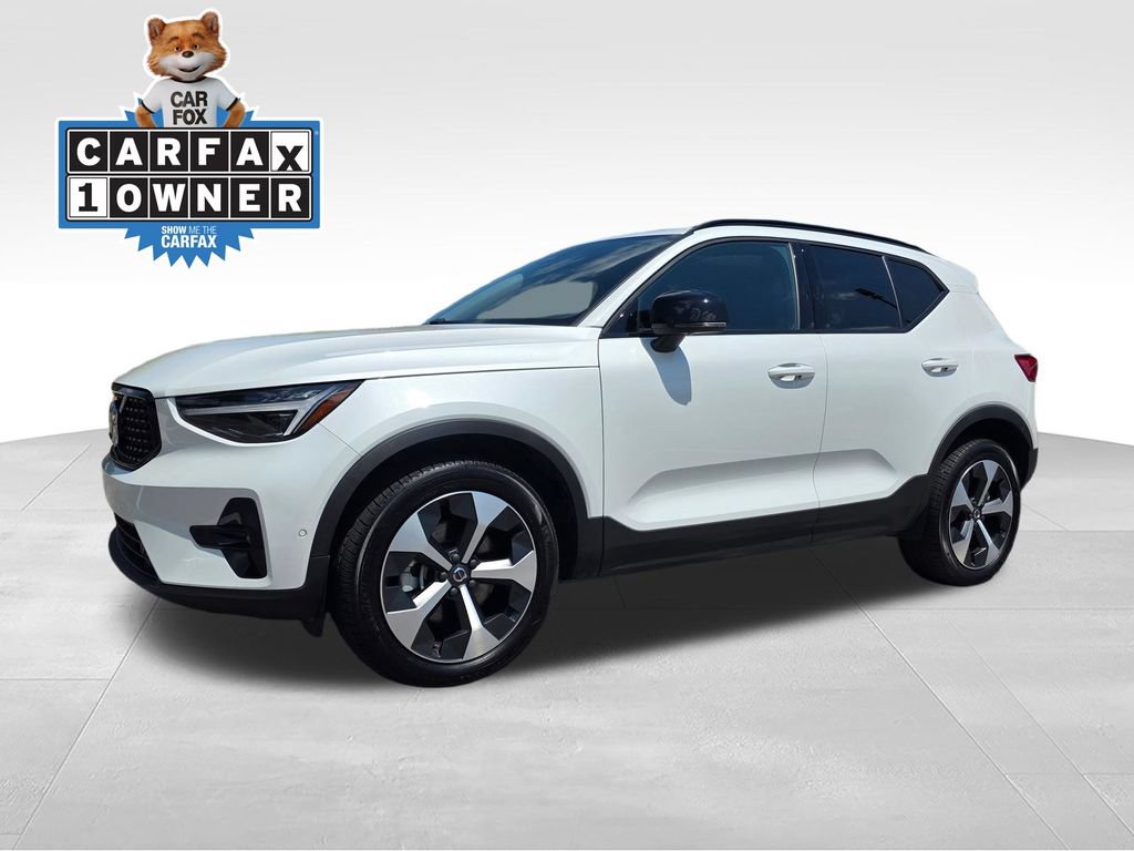 Used 2026 Volvo XC40 B5 Plus AWD/4WD image 2